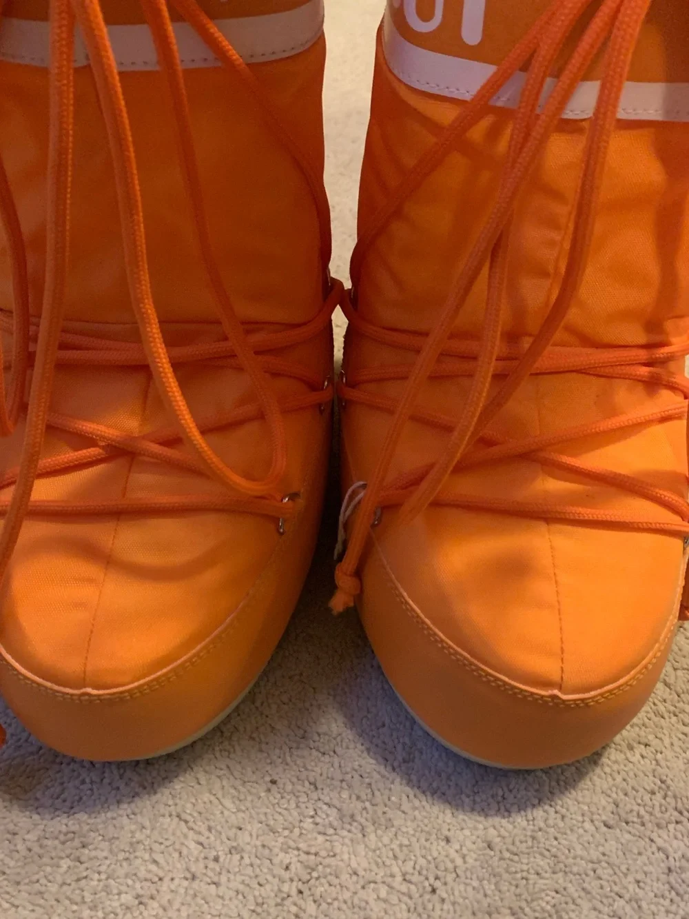 NWOT Moon Boot Icon Nylon yWomen's Boots Sunny Orange